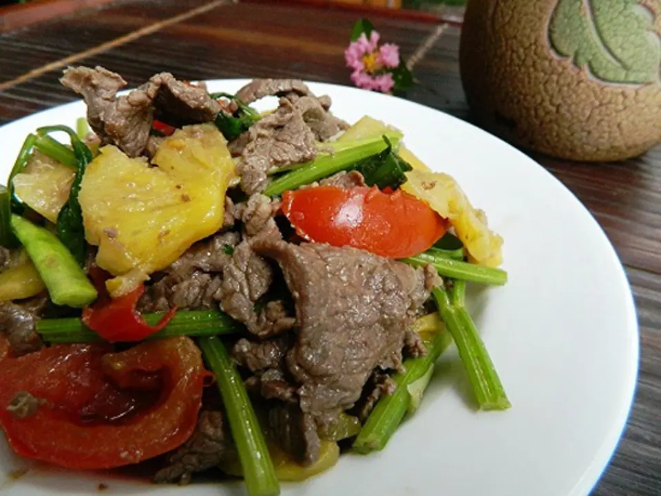 Cách làm món bắp bò xào dứa