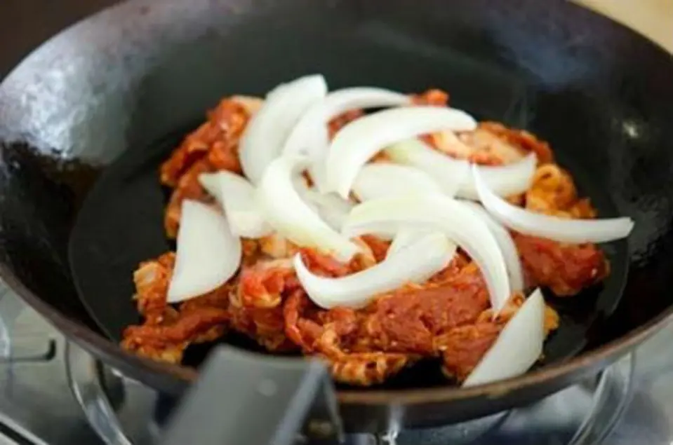 Cách làm món thịt heo xào cay