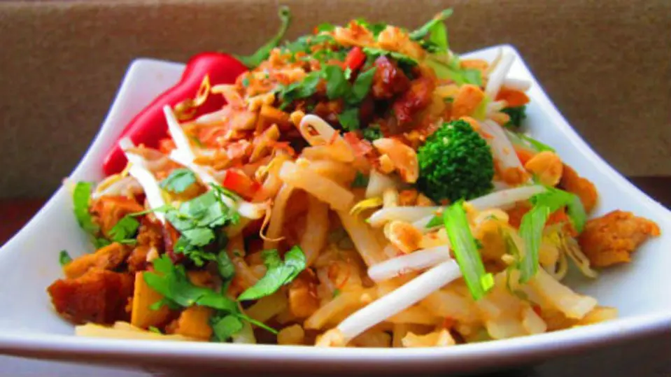 Cách làm phở xào chua ngọt đơn giản ngon miễn chê