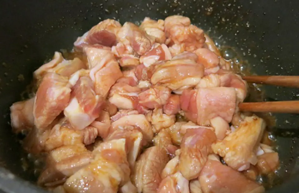 Cách làm thịt kho dừa ngon và đơn giản