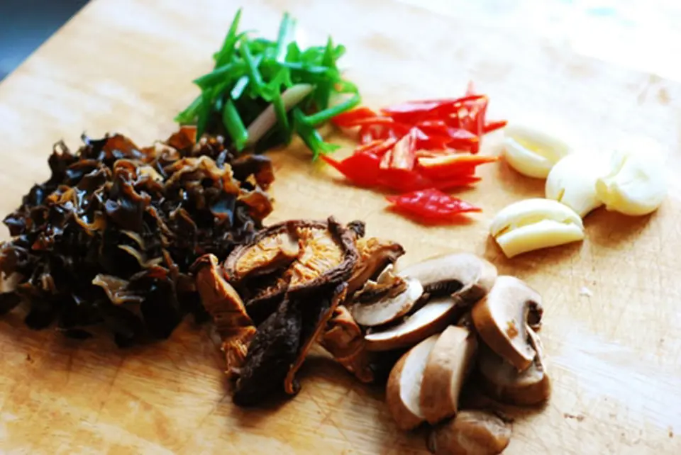 Củ sen chiên nấm cát tường