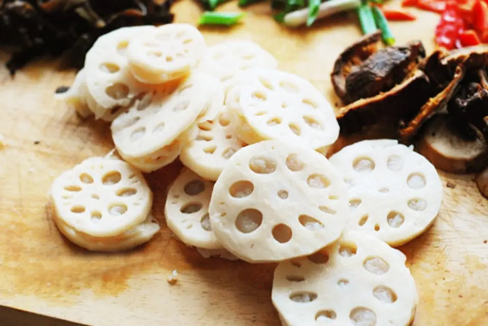 Củ sen chiên nấm cát tường