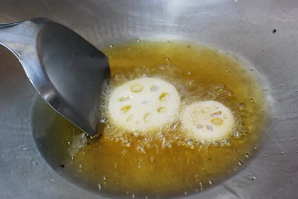 Củ sen chiên nấm cát tường
