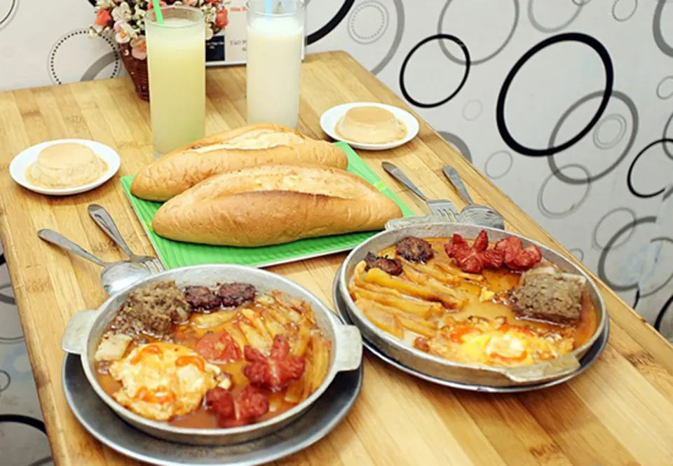 Dạo quanh một vòng phố phường Hà Nội với những món quà giá sinh viên