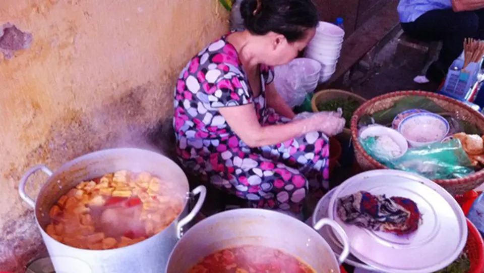 Dạo quanh một vòng phố phường Hà Nội với những món quà giá sinh viên