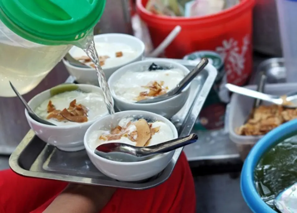 Dạo quanh một vòng phố phường Hà Nội với những món quà giá sinh viên