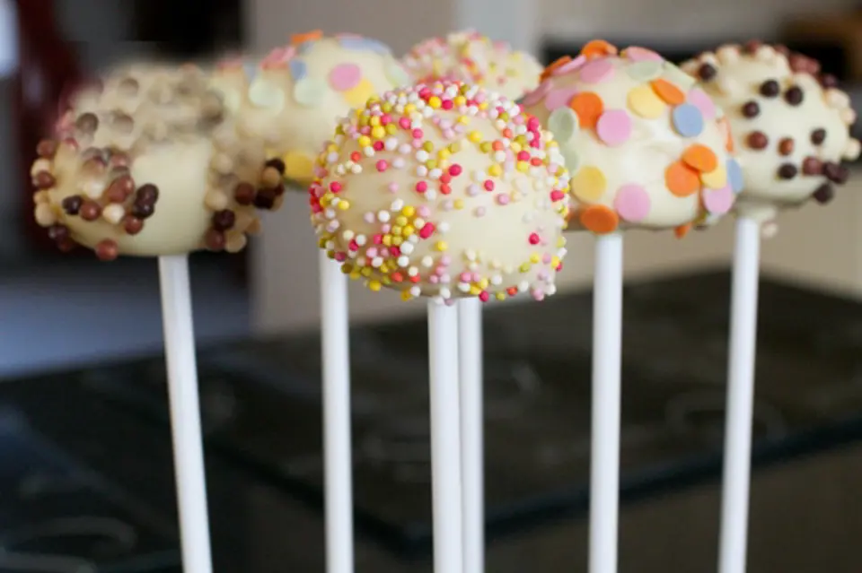 Hướng dẫn làm cake pops cho Valentine