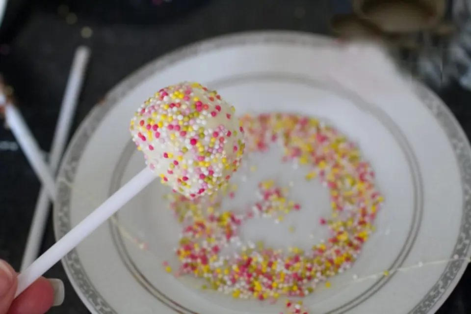 Hướng dẫn làm cake pops cho Valentine