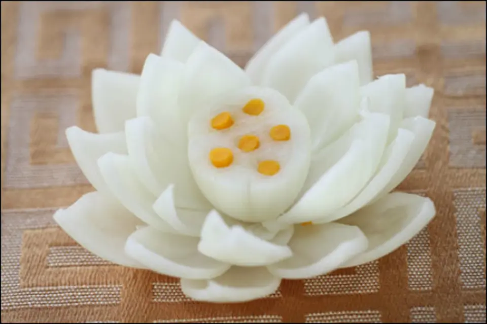 Hướng dẫn làm hoa sen từ hành tây