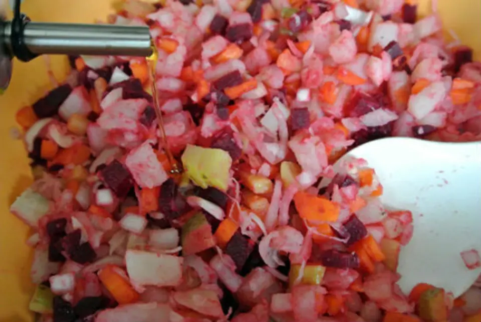 Làm salad củ cải trộn đơn giản mà ngon