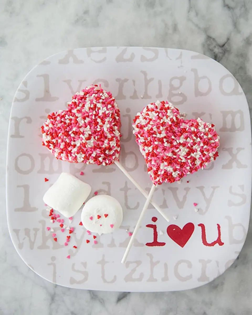 Tạo bánh trái tim từ bỏng gạo ngọt ngào cho ngày Valentine