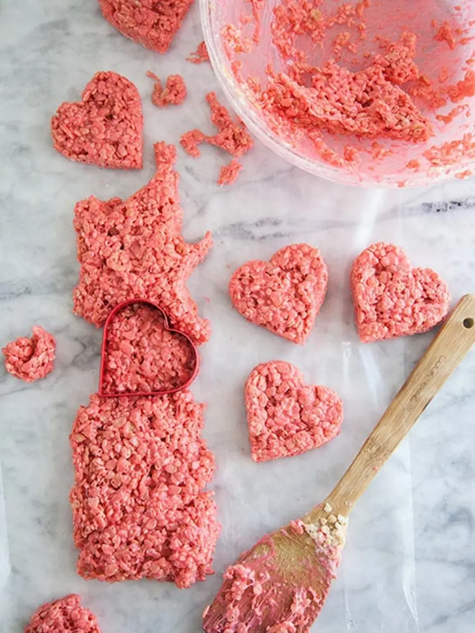 Tạo bánh trái tim từ bỏng gạo ngọt ngào cho ngày Valentine