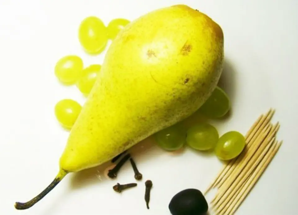 Tạo hình chú nhím dễ thương từ trái cây