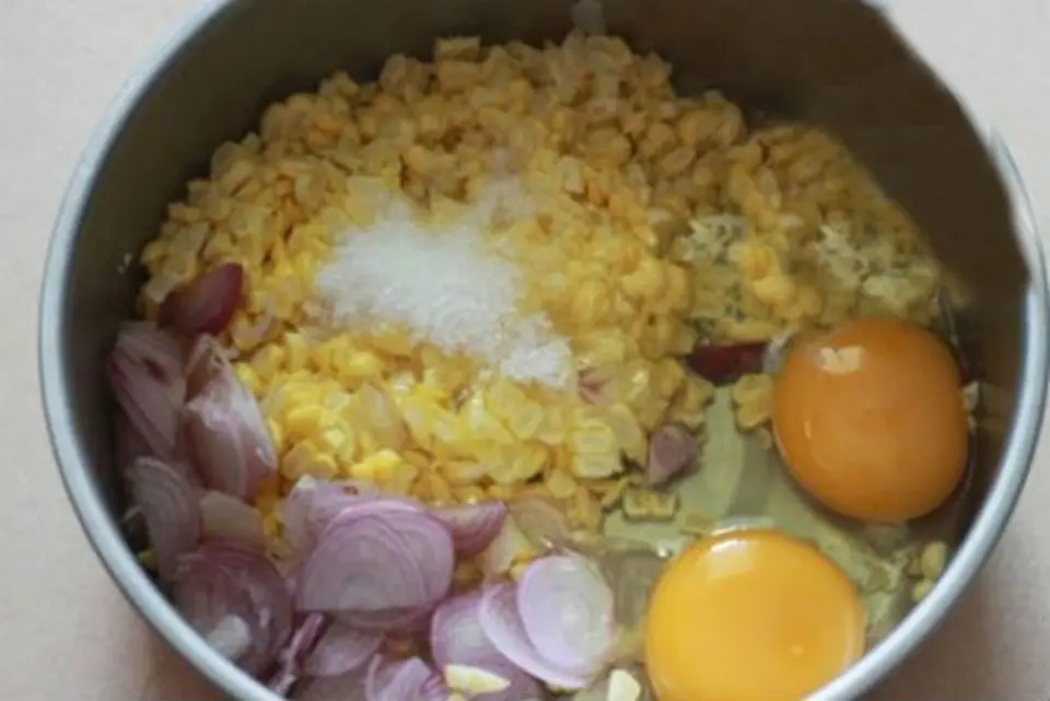 Tự làm bánh bắp chiên giòn