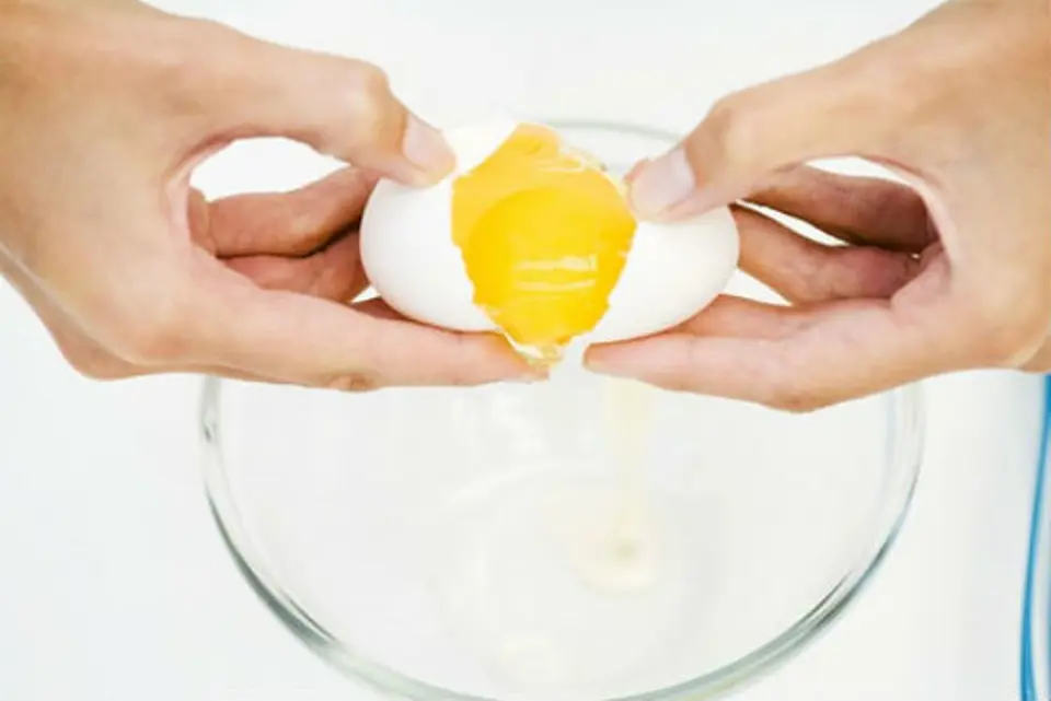 Cách chọn trứng gà làm bánh flan Cách chọn trứng gà làm bánh flan