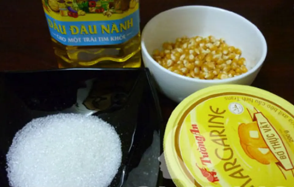 Nổ bắp rang bơ tại nhà đơn giản bằng nồi