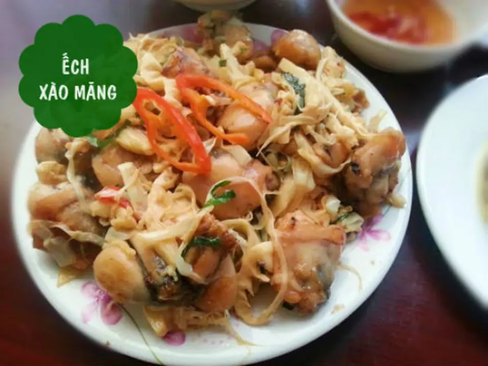 Cách làm ếch xào măng cho ngày mưa rào mát lạnh