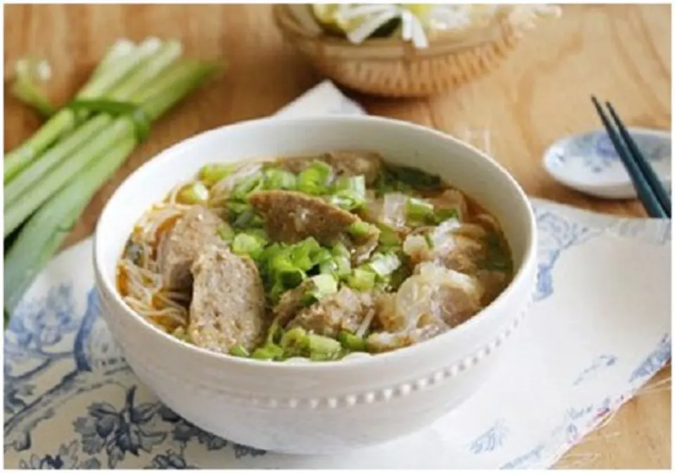 Cách nấu bún bò viên cùng gân bò