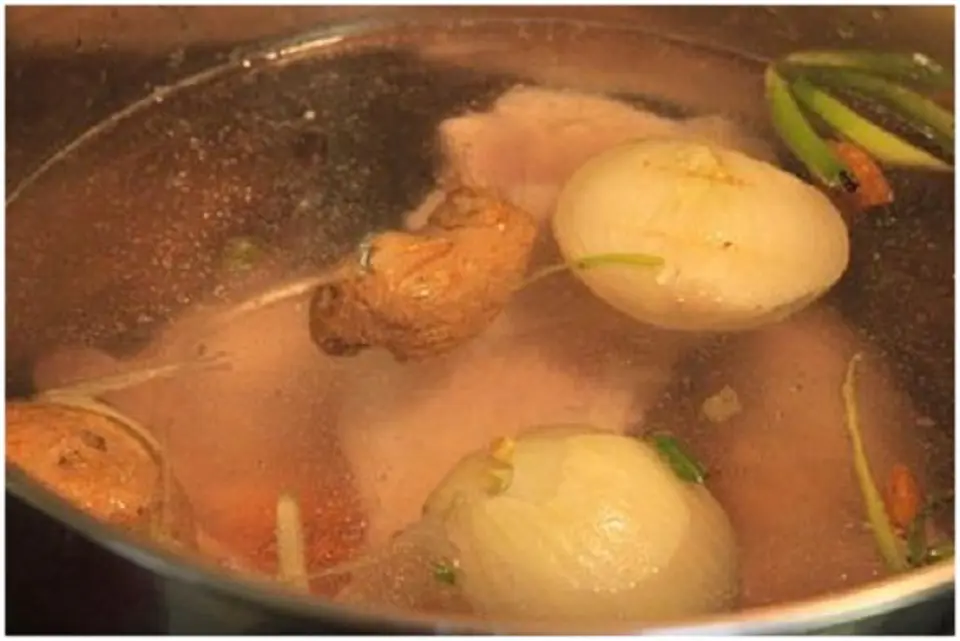 Cách nấu bún bò viên cùng gân bò