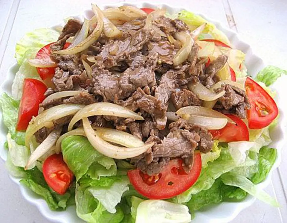 Công thức món thịt bò xào hành tây cà chua mới lạ