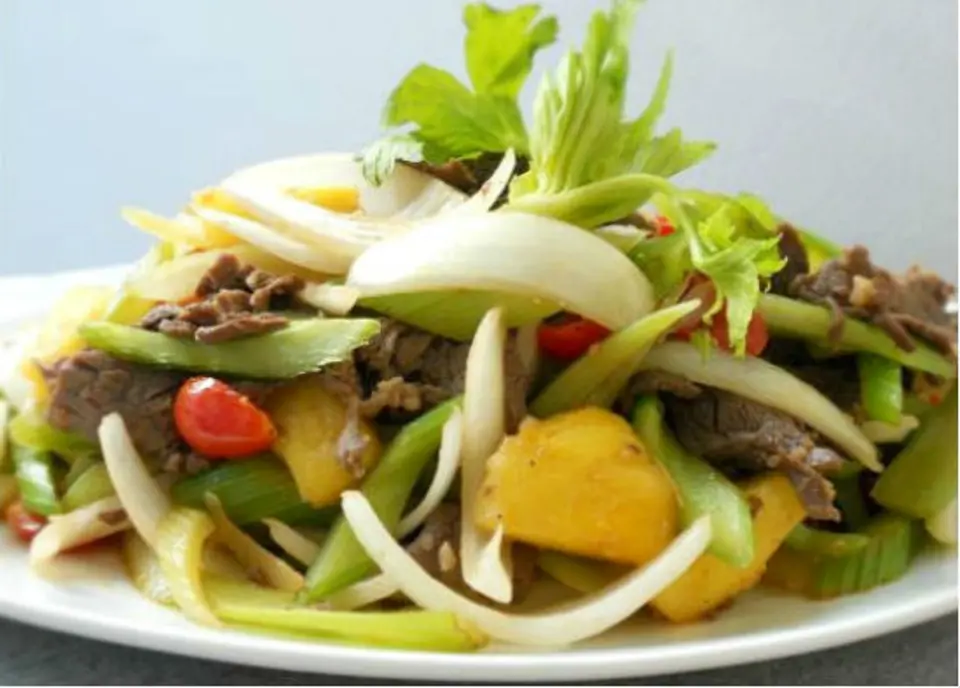 Công thức món thịt bò xào hành tây cà chua mới lạ