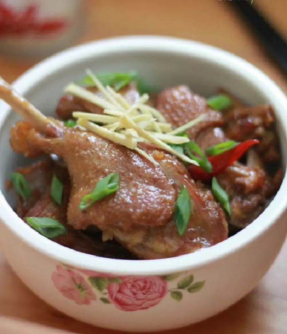 Hướng dẫn làm thịt vịt kho gừng đổi món