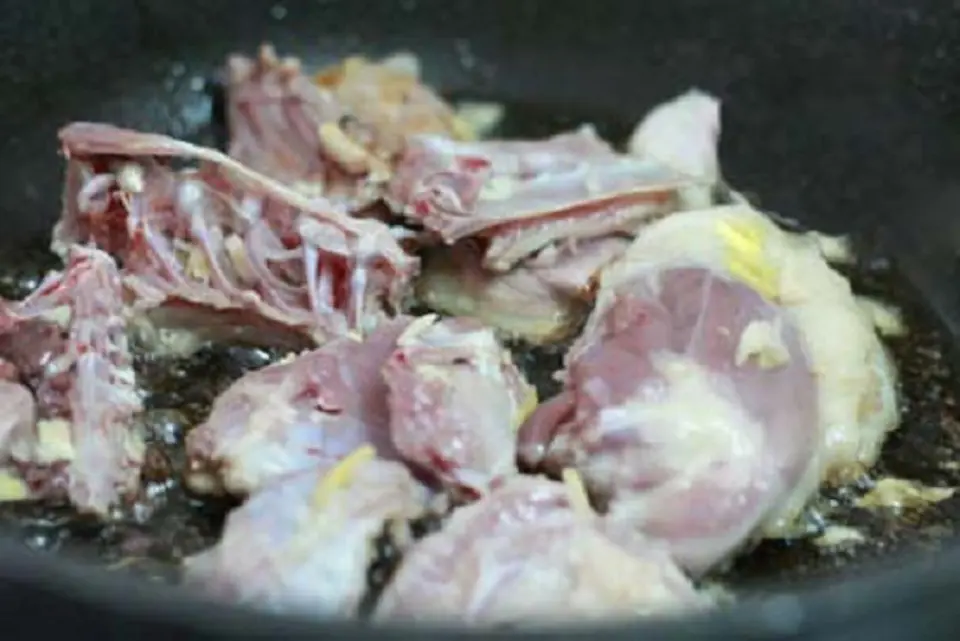 Hướng dẫn làm thịt vịt kho gừng đổi món