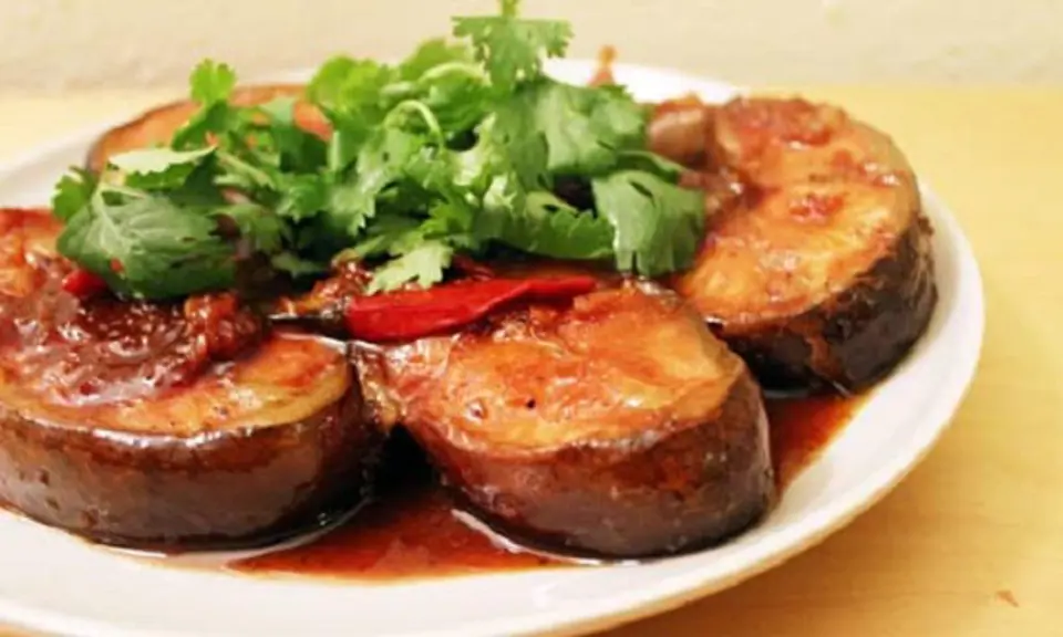 Cách chế biến món cá thu kho nước dừa thơm ngon như nhà hàng Cách chế biến món cá thu kho nước dừa thơm ngon như nhà hàng