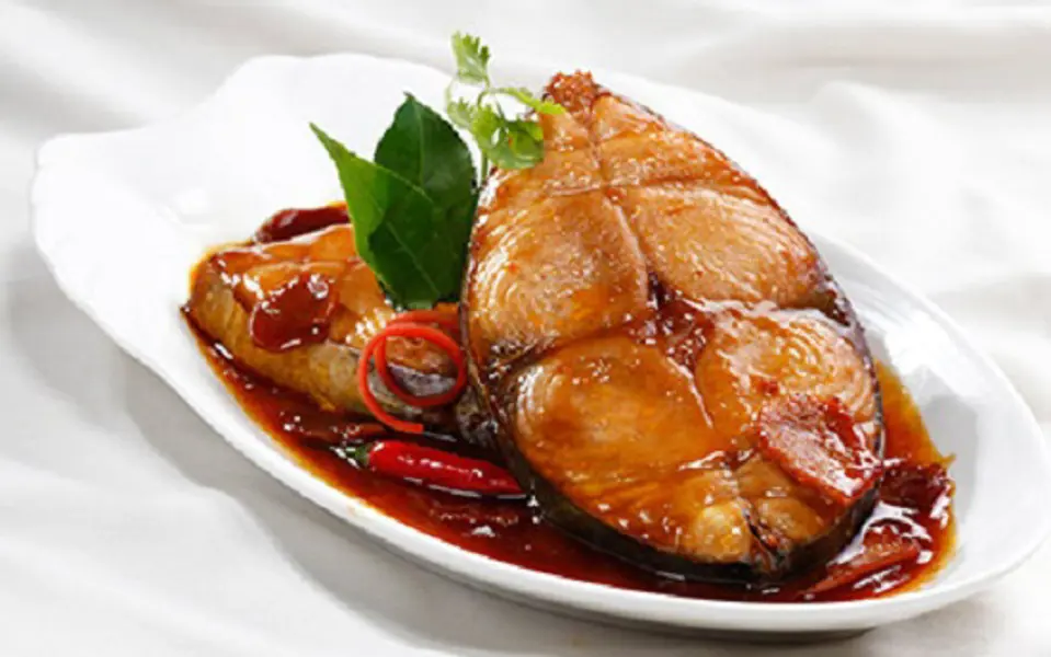 Cách chế biến món cá thu kho nước dừa thơm ngon như nhà hàng Cách chế biến món cá thu kho nước dừa thơm ngon như nhà hàng