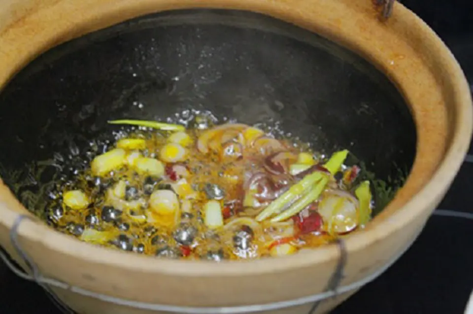 Cách làm cá kho chuối xanh đơn giản