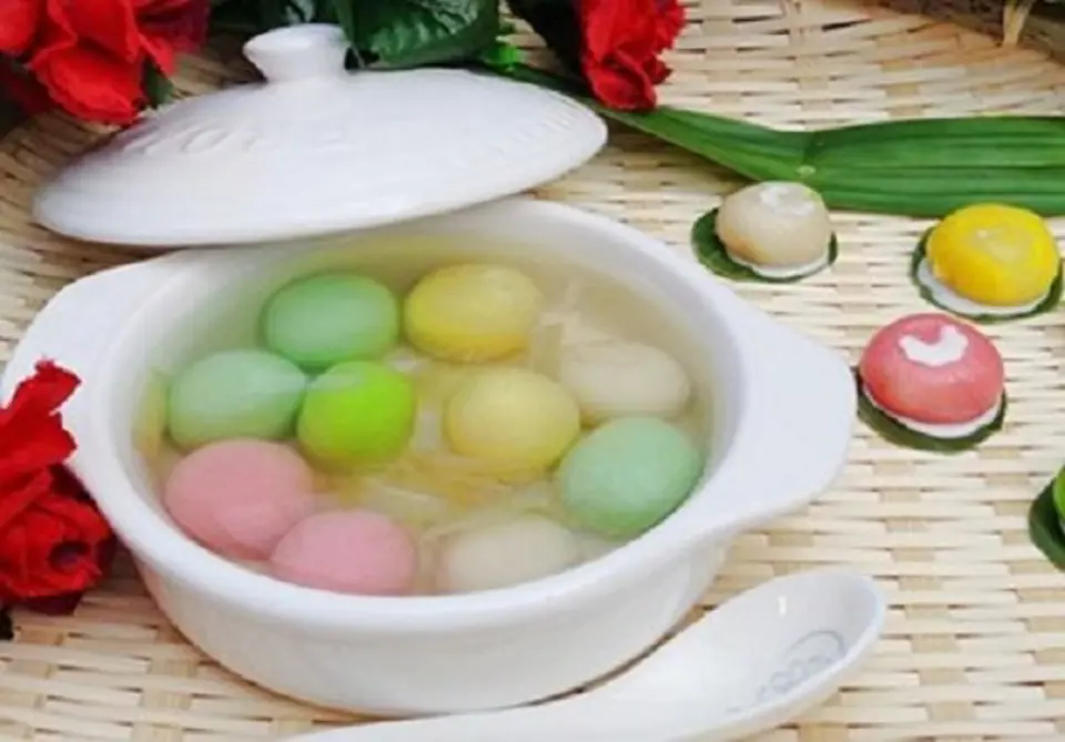 Cách làm chè trôi nước ngũ sắc đơn giản hấp dẫn