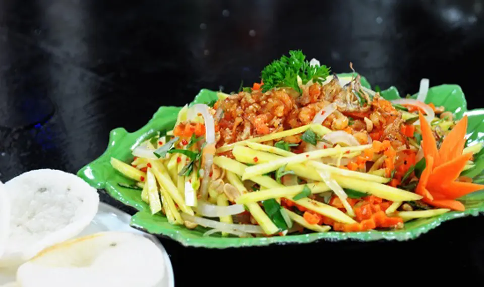 Cách làm gỏi xoài bò khô đơn giản cho gia đình