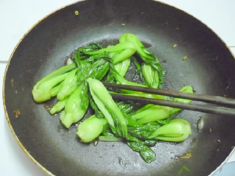 Cách làm mì xào thịt bò rau cải ngon