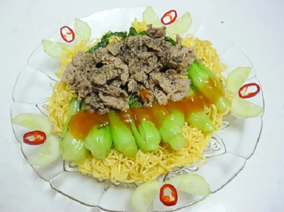Cách làm mì xào thịt bò rau cải ngon