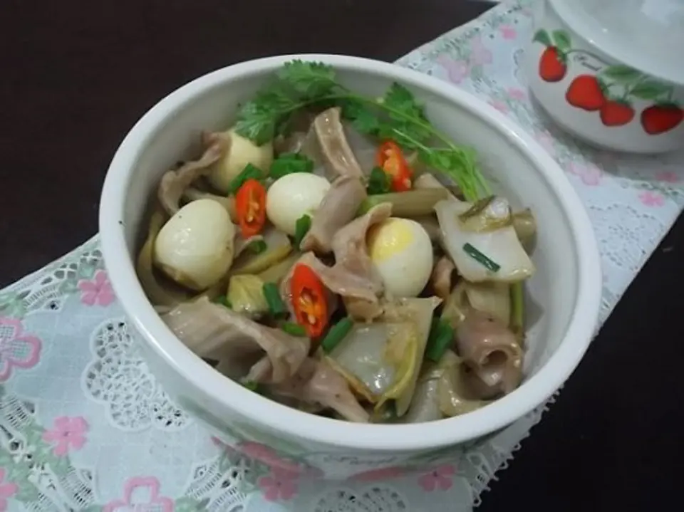 Cách làm món dạ dày kho trứng cút đơn giản ngon miệng Cách làm món dạ dày kho trứng cút đơn giản ngon miệng