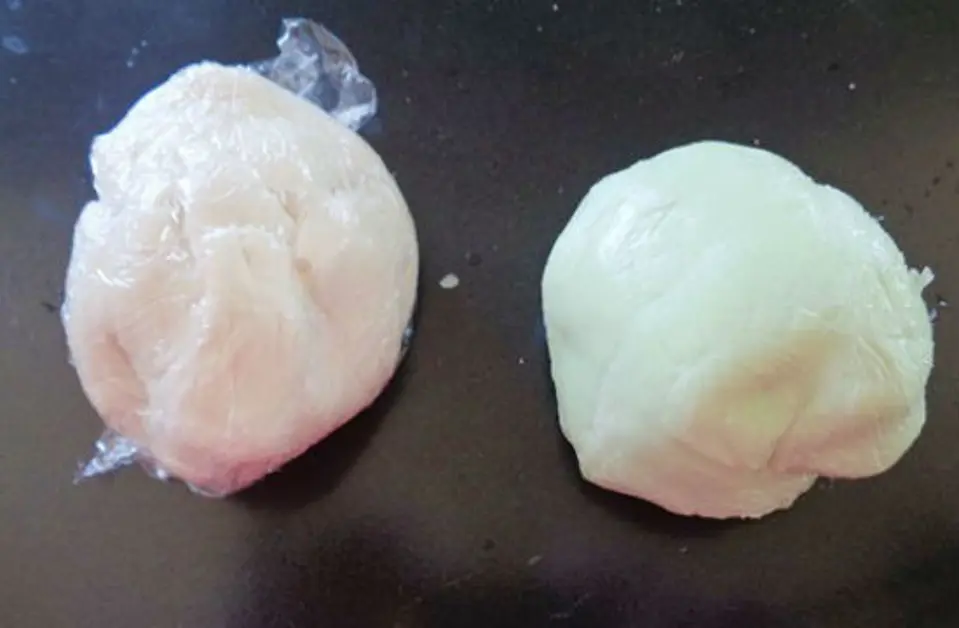 Cách nấu chè trôi nước lá dứa nhân đậu xanh ngon, đẹp mắt