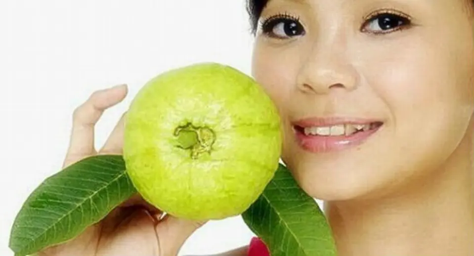 Công dụng và những điều cần chú ý khi ăn ổi không phải ai cũng biết