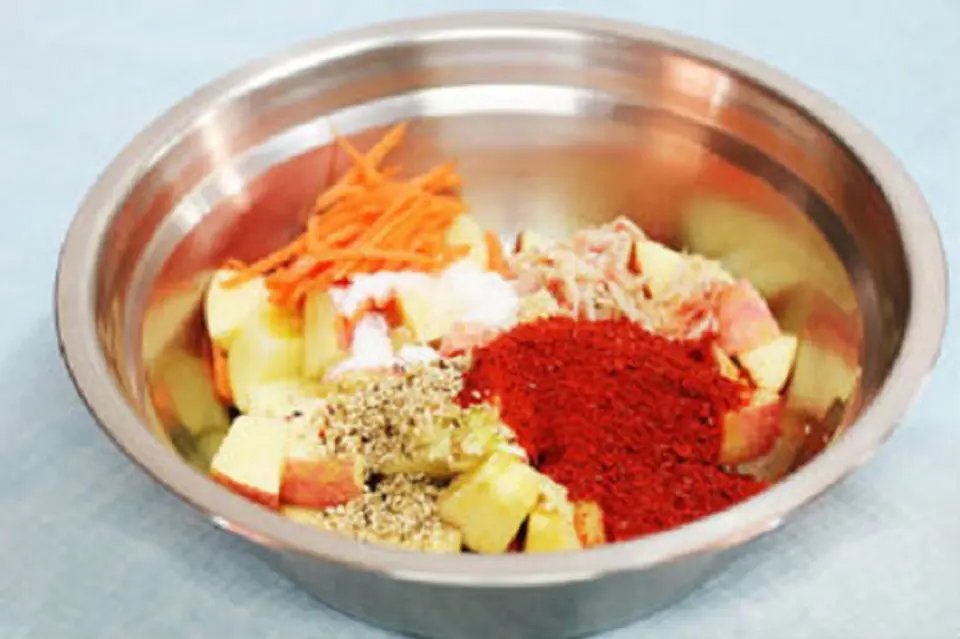 Hướng dẫn làm kim chi táo Hàn Quốc đơn giản tại nhà