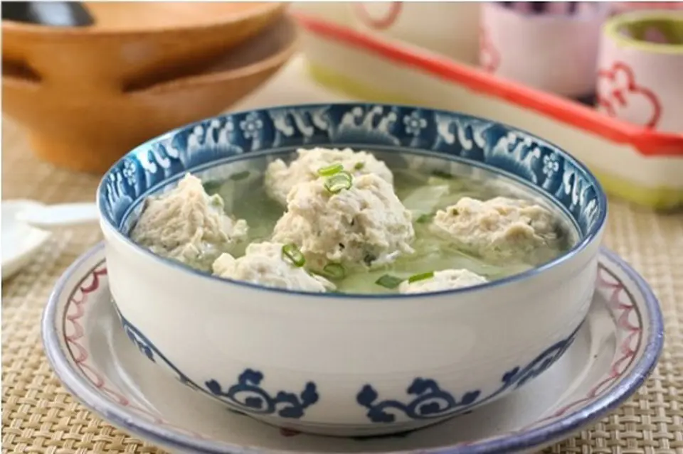 Hướng dẫn làm món canh cải bắp thịt viên đơn giản cho mùa hè