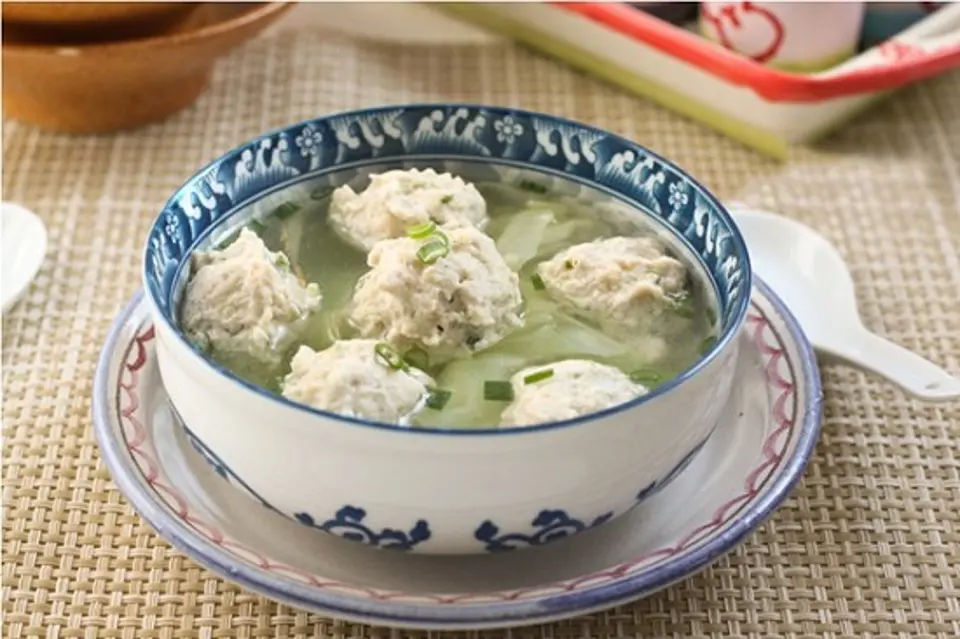 Hướng dẫn làm món canh cải bắp thịt viên đơn giản cho mùa hè