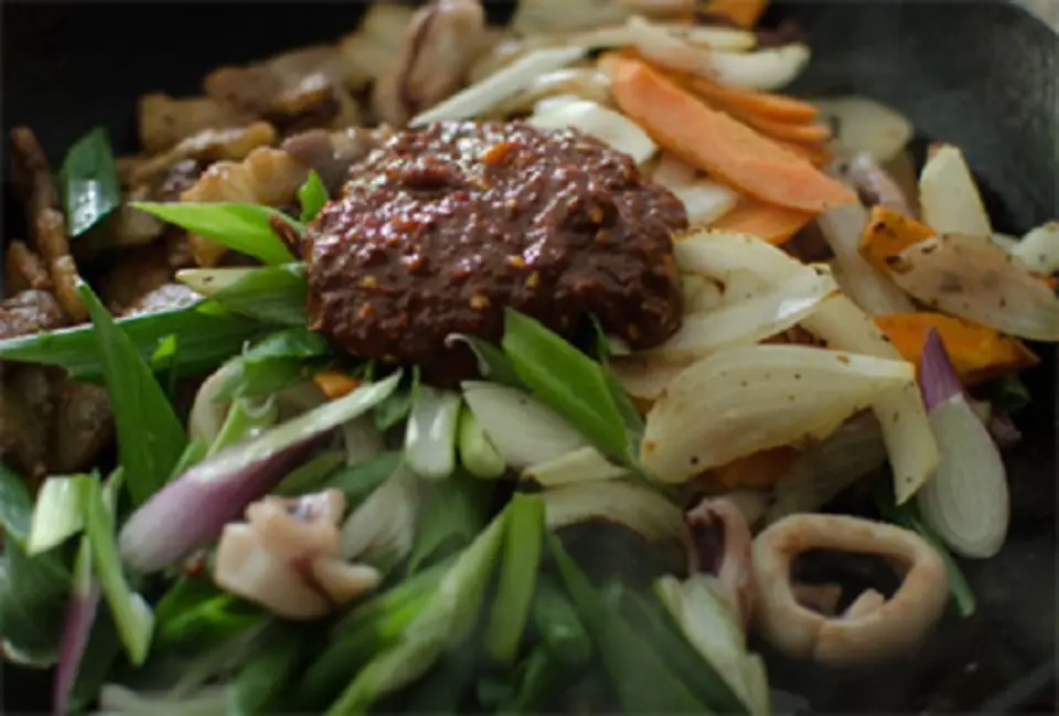 Hướng dẫn làm mực xào rau củ thơm ngon và đơn giản tại nhà