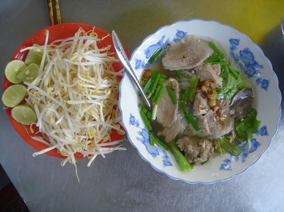 Top 10 món ăn Việt Nam nổi tiếng và hấp dẫn nhất