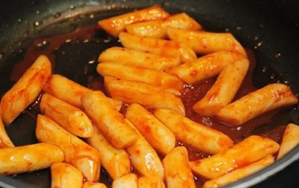 Cách làm bánh gạo cay Hàn Quốc