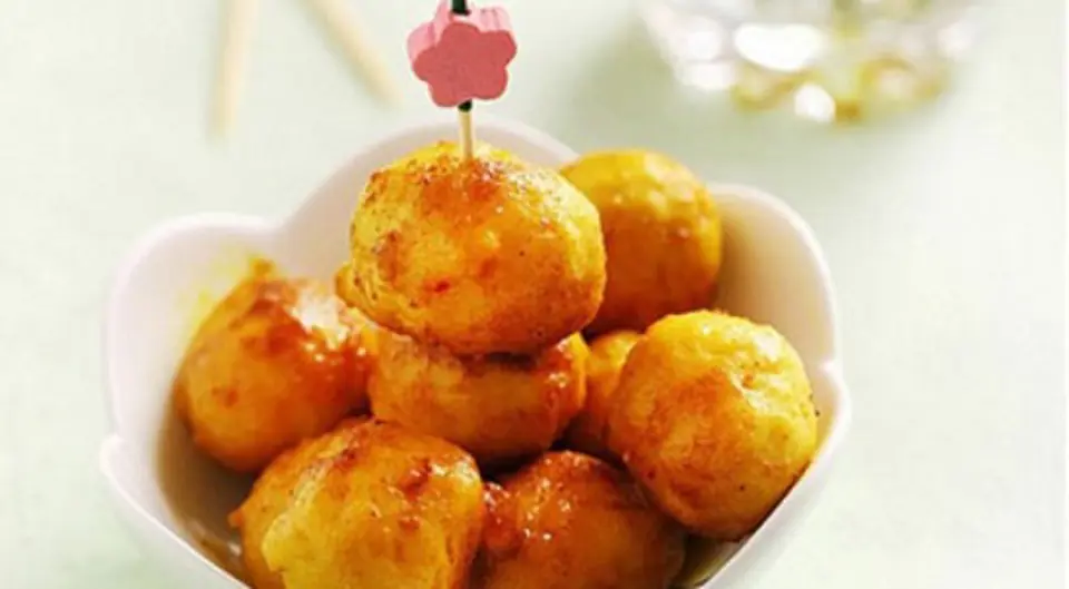 Cách làm cá viên rim cà ri cho bữa cơm thêm đậm đà