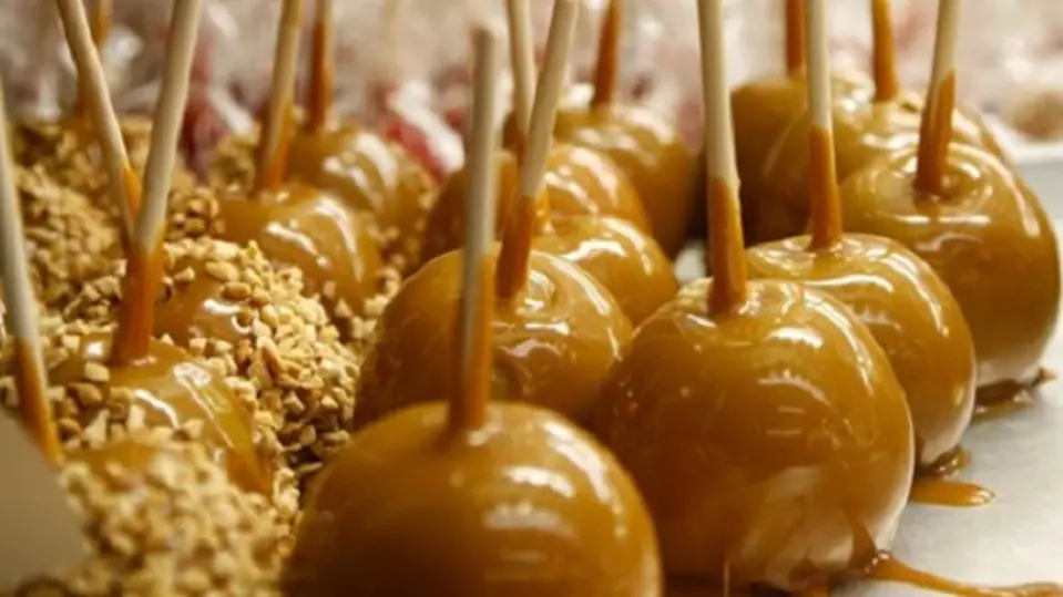 Cách làm kẹo “ Táo độc” caramel cho ngày Halloween