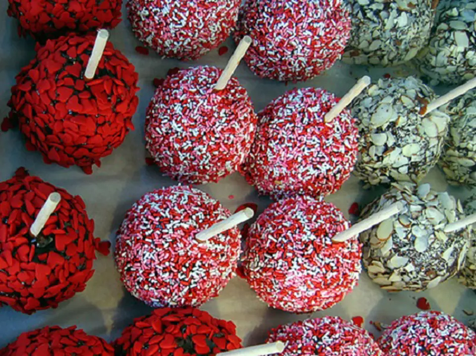 Cách làm kẹo “ Táo độc” caramel cho ngày Halloween
