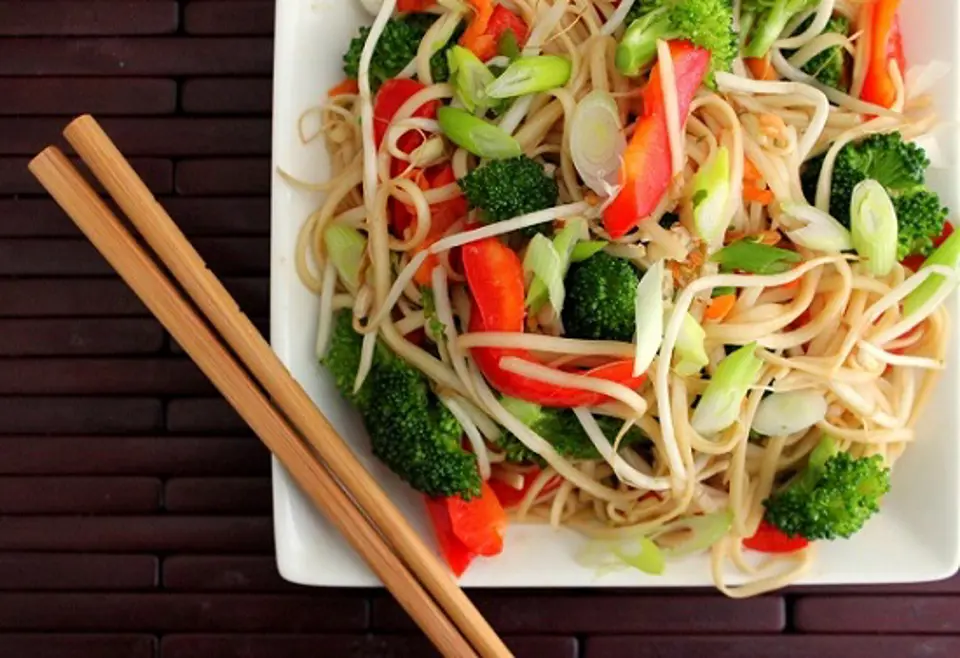 Cách làm mì xào với rau củ