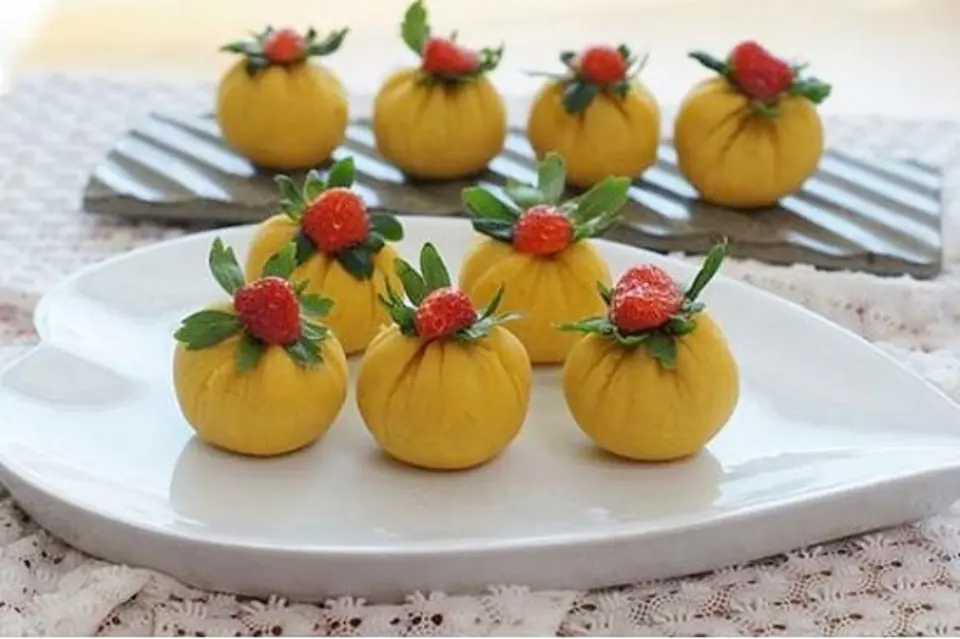 Cách làm món bánh khoai lang bọc dâu tây xinh xắn đáng yêu
