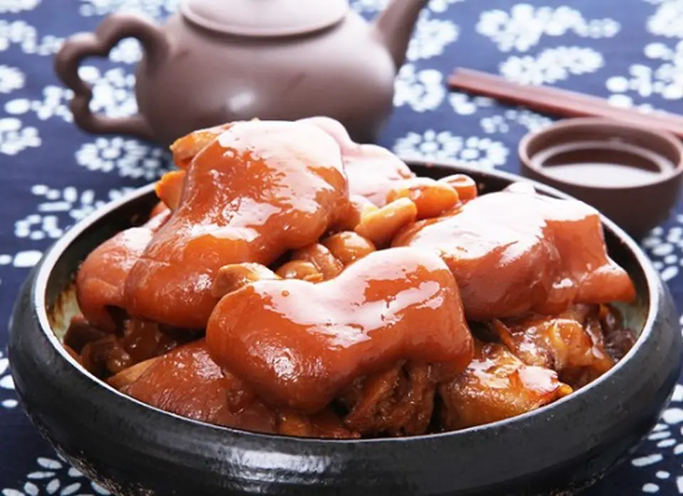 Cách làm món chân giò hầm đậu nành đơn giản thơm ngon
