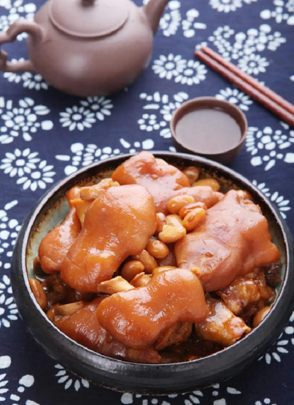Cách làm món chân giò hầm đậu nành đơn giản thơm ngon